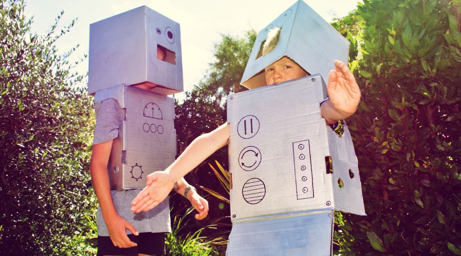 idea de disfraces de robots en cartón